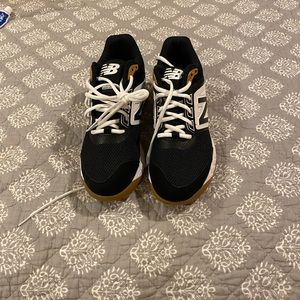 New Balance Men Size 7.5 indoor baseball cleats